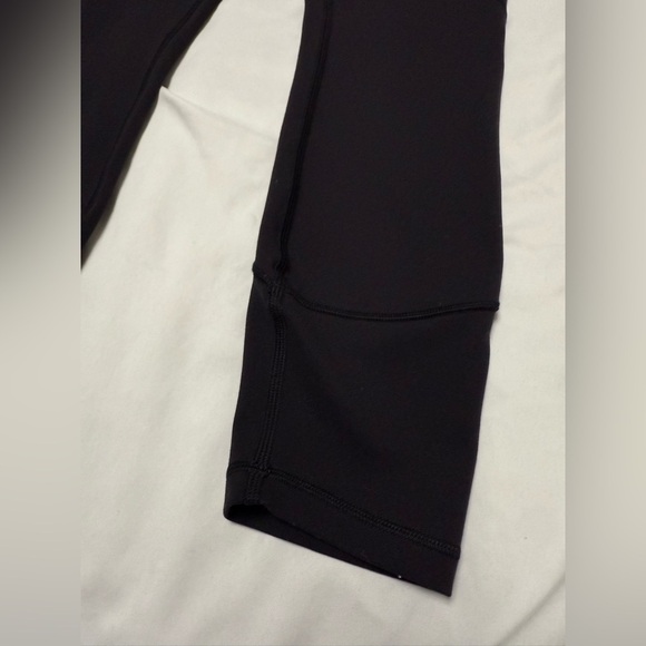 Lululemon In Movement 7/8 Tight *Everlux 25" - Picture 5 of 10